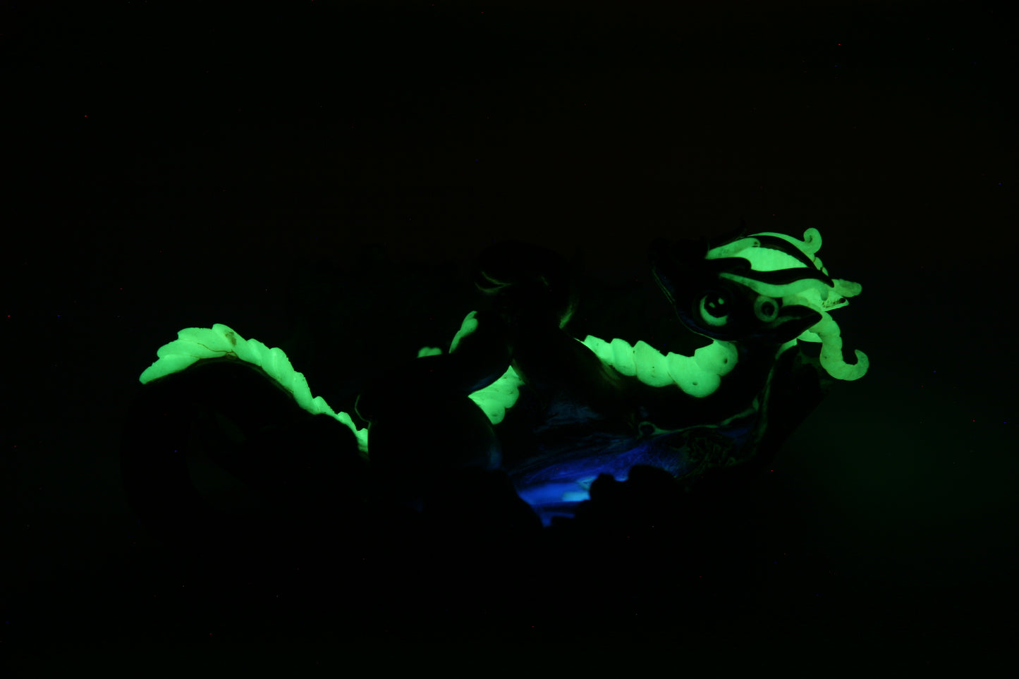 Phosphorescent leaf dragon unique figurine