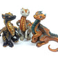 Figurine d'un dragon assis