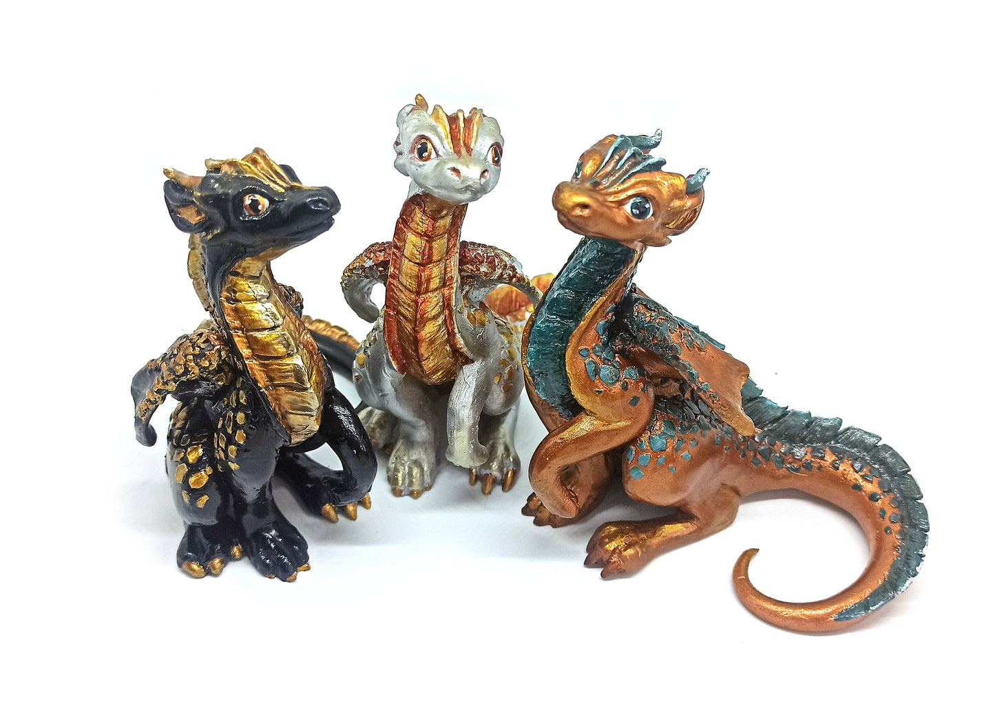 Figurine of a sitting down dragon