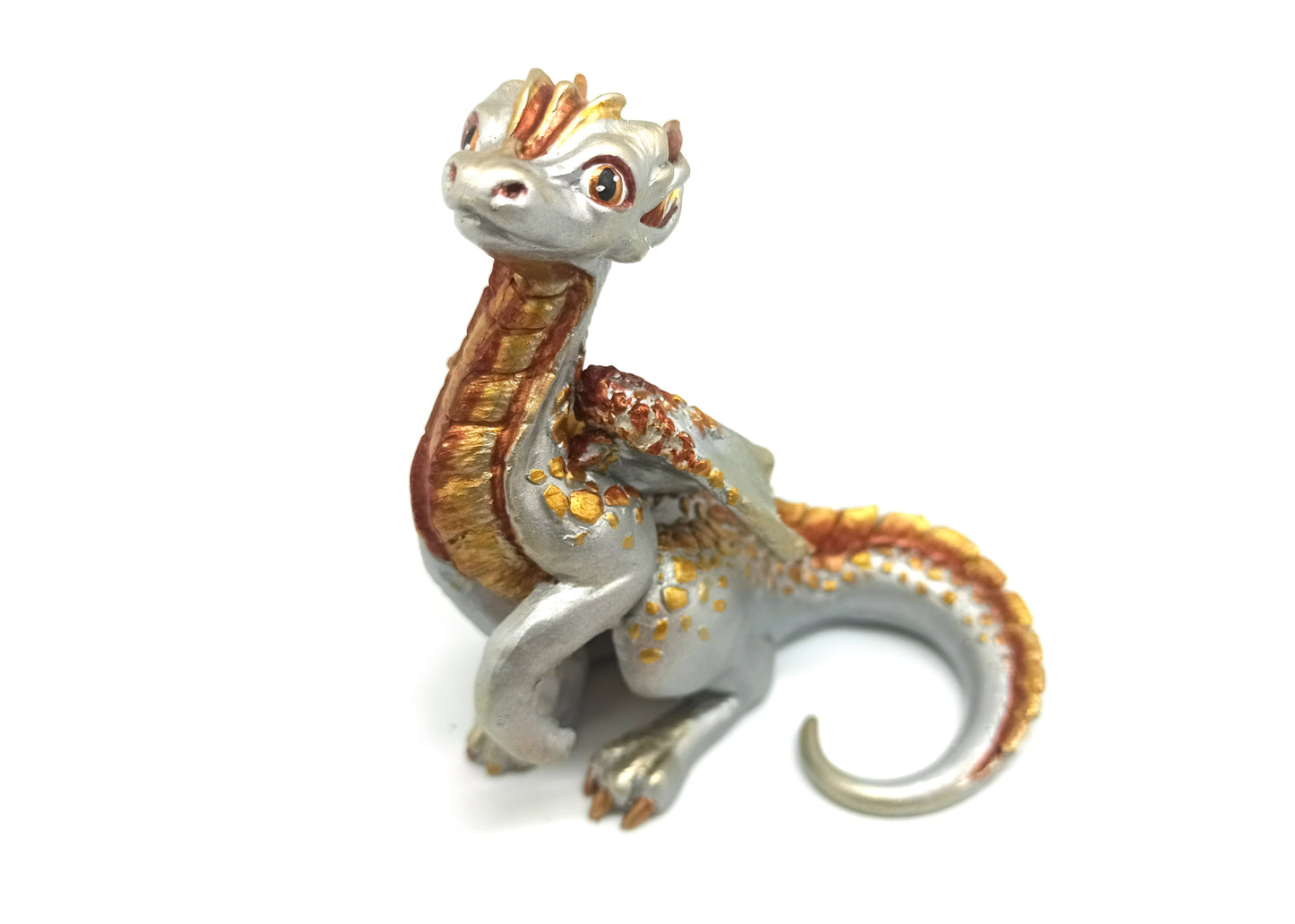 Figurine of a sitting down dragon