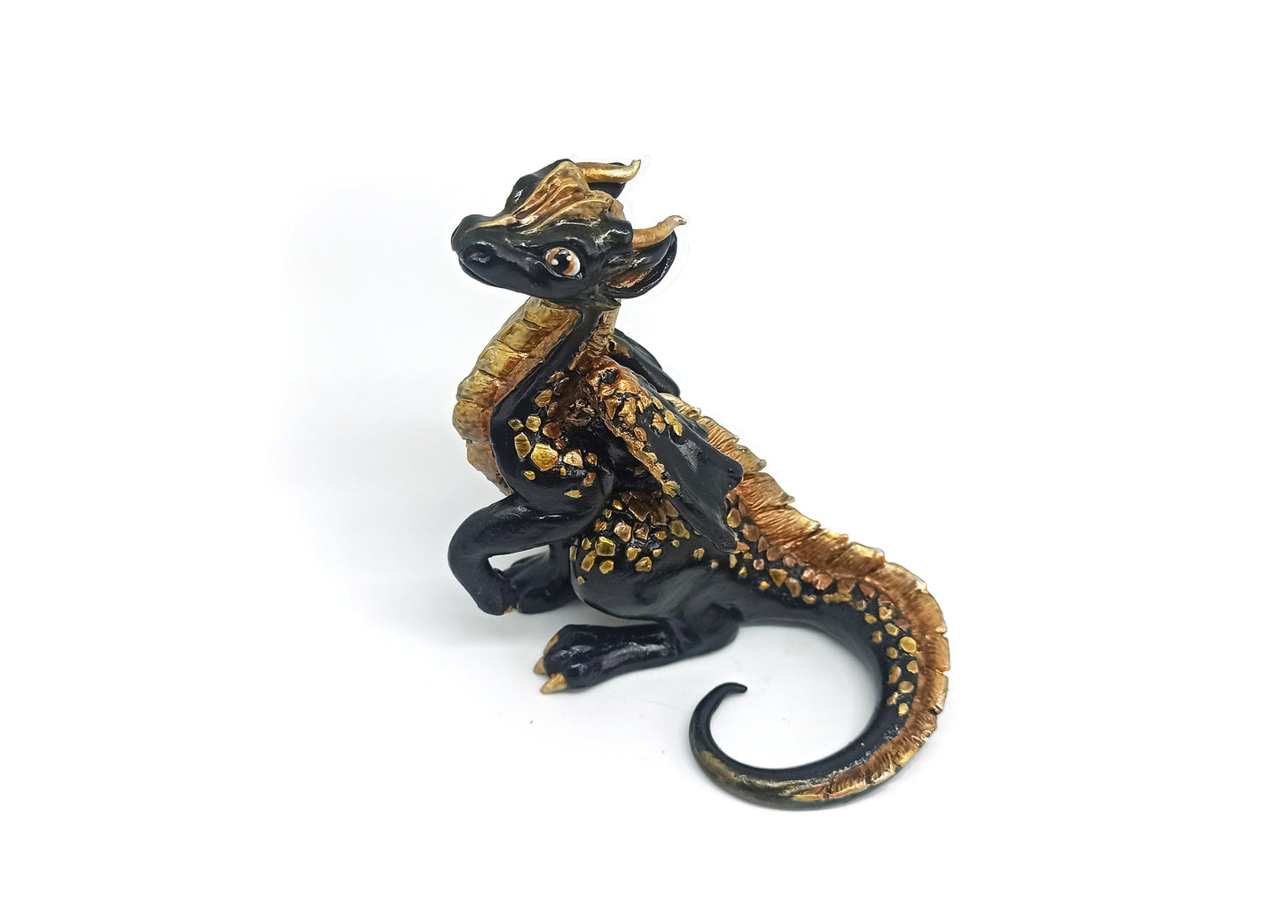 Figurine of a sitting down dragon