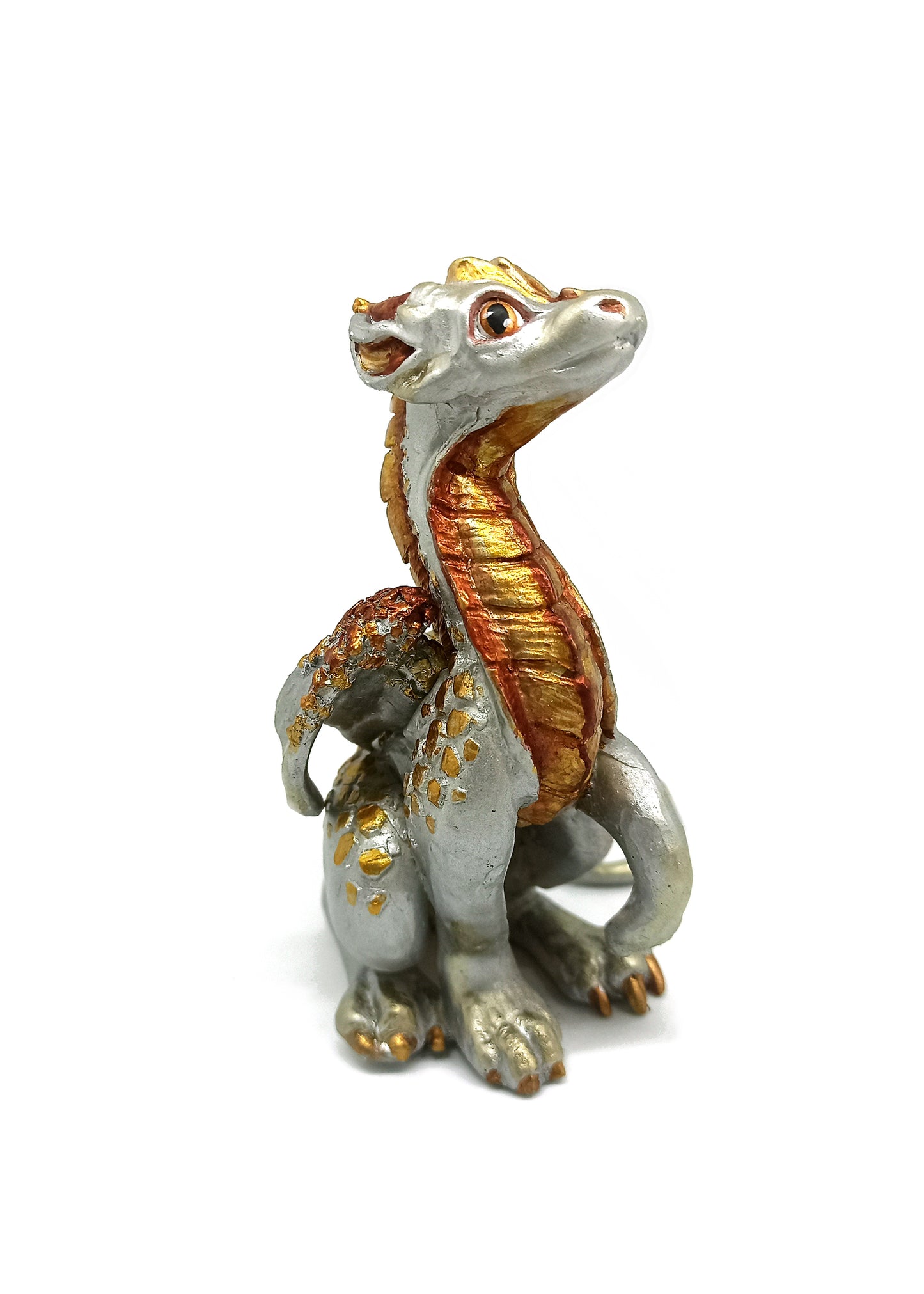 Figurine of a sitting down dragon