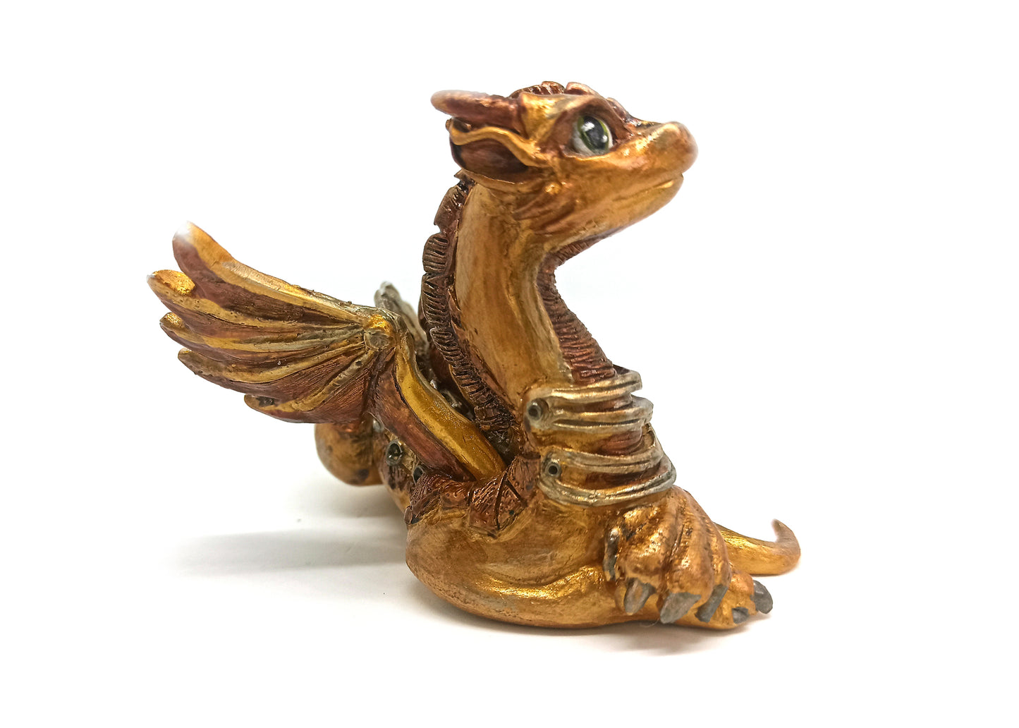 Figurine d'un dragon couché